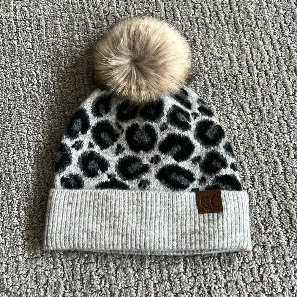 CC leopard print beanie gray/black